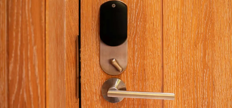 Automatic Locking Door Knob Willowbrook